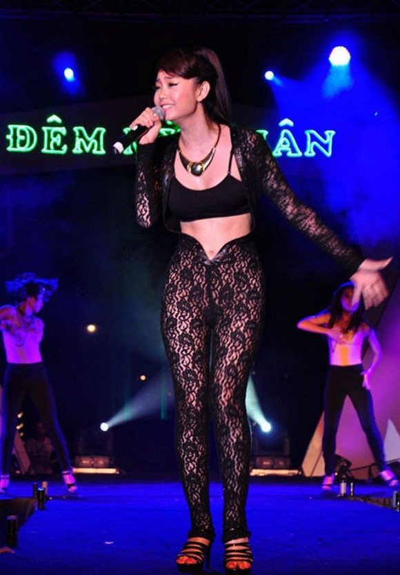 Những sao Việt từng bị phạt vì mặc hở hang thay đổi như thế nào?-6