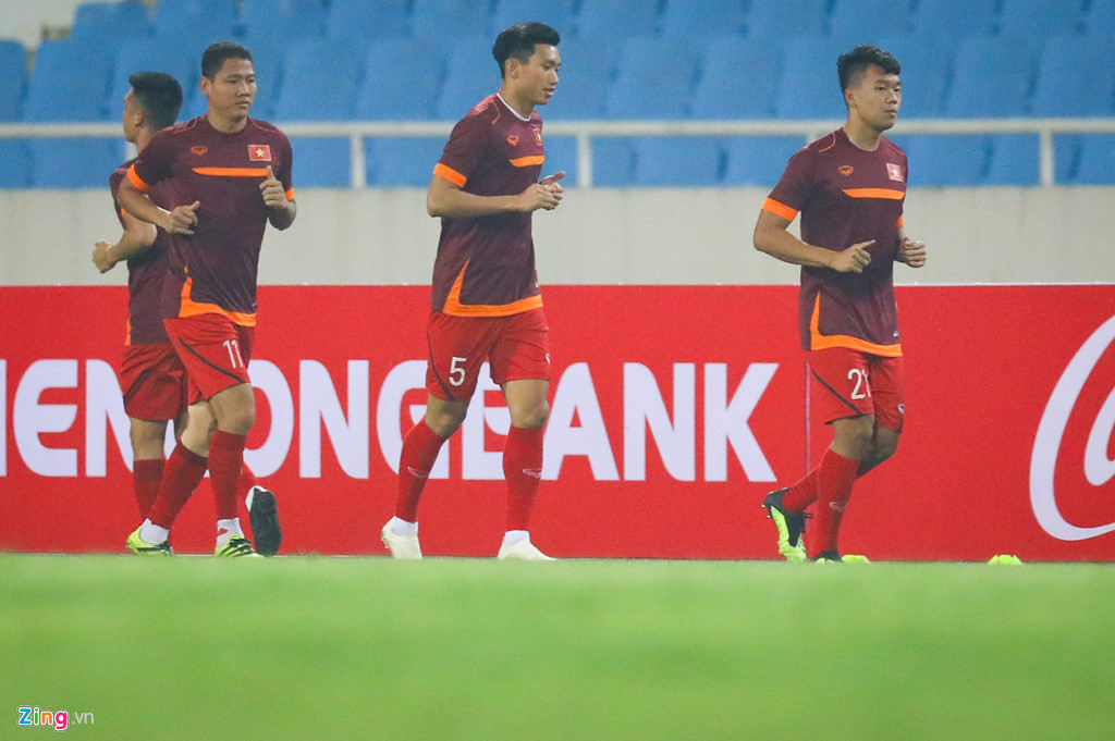 Văn Hậu phô diễn kỹ thuật, HLV Park cầu nguyện trước khi gặp Malaysia-3
