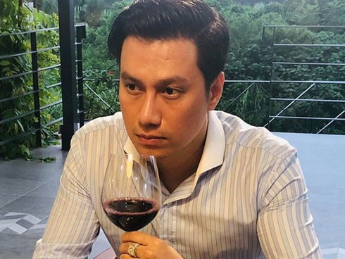 Đã thay đổi gương mặt khá nhiều nhưng Việt Anh vẫn bị chê là 