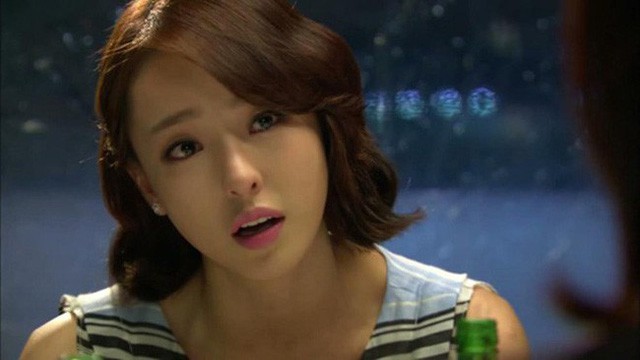 Tình cũ của chồng bị tai nạn giao thông, chồng dẫn vợ tới thăm rồi bật khóc thú nhận một bí mật động trời-1