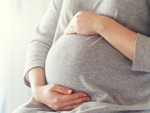 Thai phụ bị chết não, sau 117 ngày vẫn sinh bé gái khỏe mạnh