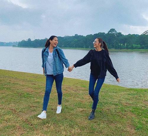 Mặc skinny jeans bị chê gầy nhom, Tăng Thanh Hà đổi ngay quần xẻ tà liền quyến rũ hơn hẳn-2