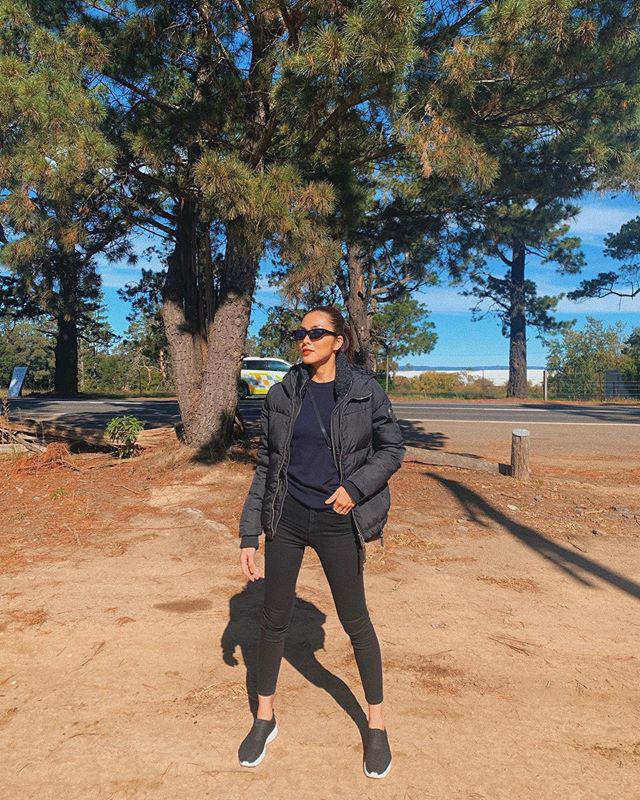 Mặc skinny jeans bị chê gầy nhom, Tăng Thanh Hà đổi ngay quần xẻ tà liền quyến rũ hơn hẳn-4