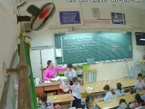 Vụ cô giáo đánh, kéo tai học trò: Hội phụ huynh bàn cách tìm bằng chứng, lén đặt camera