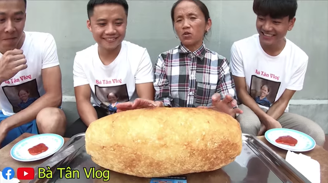 Bà Tân Vlog lại bị dân mạng la ó vì quảng cáo bất chấp, nấu nồi đuôi bò đã hầm đủ thứ gia vị lại còn cho thêm cả loại sữa này!?-3
