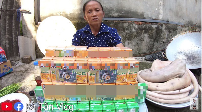 Bà Tân Vlog lại bị dân mạng la ó vì quảng cáo bất chấp, nấu nồi đuôi bò đã hầm đủ thứ gia vị lại còn cho thêm cả loại sữa này!?-6