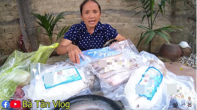 Bà Tân Vlog lại bị dân mạng la ó vì quảng cáo bất chấp, nấu nồi đuôi bò đã hầm đủ thứ gia vị lại còn cho thêm cả loại sữa này!?-9