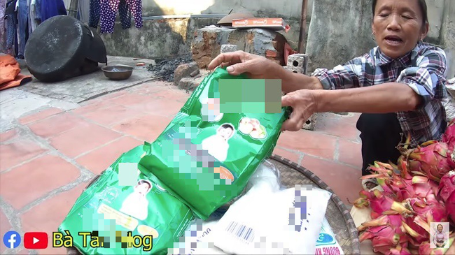 Bà Tân Vlog lại bị dân mạng la ó vì quảng cáo bất chấp, nấu nồi đuôi bò đã hầm đủ thứ gia vị lại còn cho thêm cả loại sữa này!?-10
