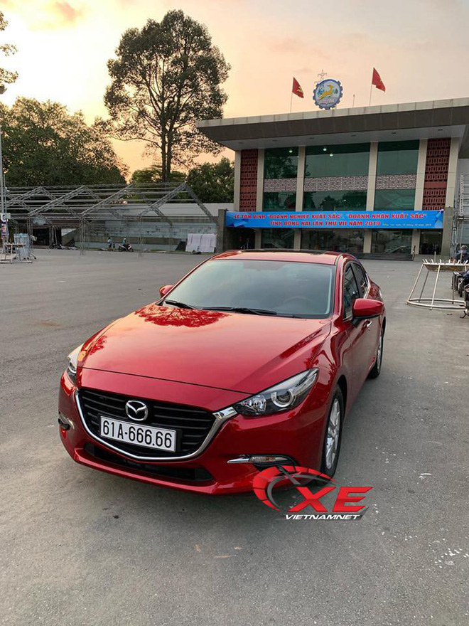 Chủ nhân chiếc Mazda 3 BKS 61A- 666.66 đã bán xe với giá 2 tỉ đồng sau khi chở người yêu mấy vòng-5