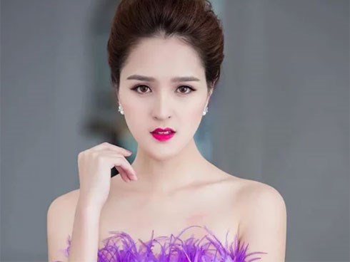 Á hậu Hoàng Anh xác nhận đang mang bầu lần hai ở tháng thứ 7