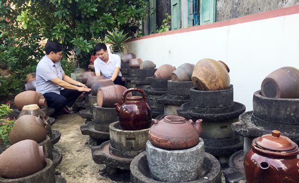 Chuyện lạ Lào Cai: Đồ khùng đáng yêu ôm bao nhiêu nồi đồng cối đá-2