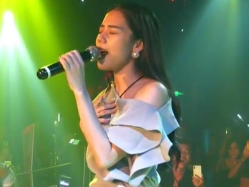 Bị tố hát live dở, Hương Ly đáp do âm thanh kém liền bị quản lý quán bar mắng ngược ăn cháo đá bát-7