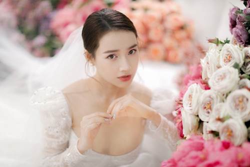 Hoàn hảo như Nhã Phương cũng gặp phải sự cố thời trang đến tím tái mặt-2