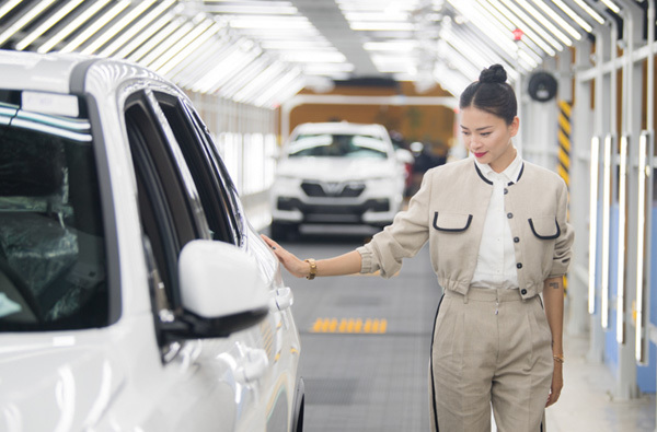 Ngô Thanh Vân trở thành đại sứ thương hiệu VinFast-8