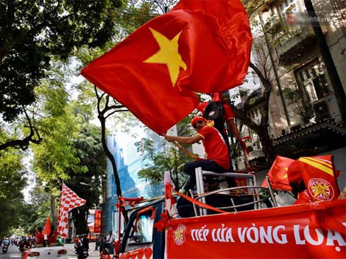 Dàn bạn gái cầu thủ đăng ảnh khoe vé VIP xem trận Việt Nam - Malaysia-5