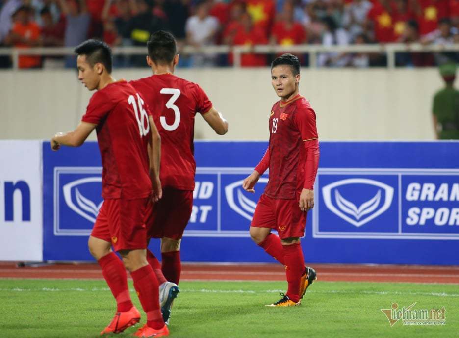 Tuyển Việt Nam và Malaysia 1-0:  Quang Hải tỏa sáng giúp Việt Nam đánh bại Malaysia-4