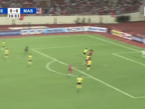 Xem lại siêu phẩm Quang Hải volley tung lưới Malaysia
