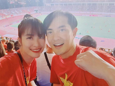 Cổ động viên Malaysia chết lặng trước bàn thắng của Quang Hải-1