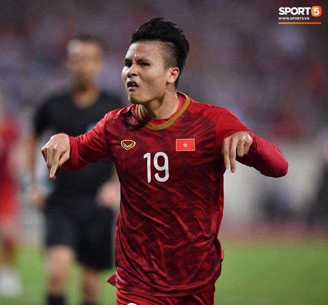 Chiêm ngưỡng siêu phẩm ngả bàn đèn khó tin của Quang Hải trong trận đấu Việt Nam vs Malaysia-7