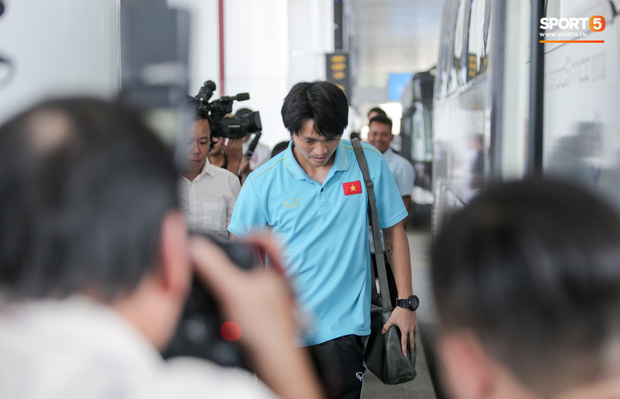 Tuyển Việt Nam di chuyển hành xác: Đá xong với Malaysia, lập tức lên đường trong đêm đi Indonesia-1