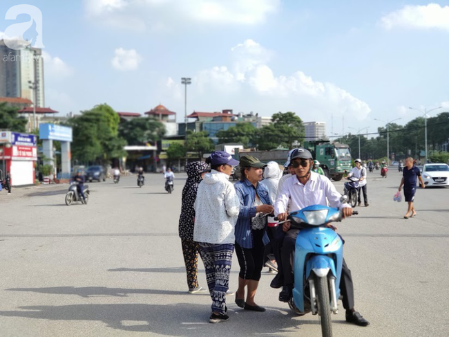 Sân Mỹ Đình trước trận gặp Malaysia: Phe vé giảm giá sâu đến cả triệu đồng/cặp-1