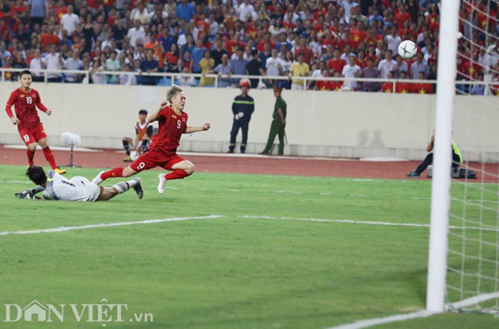 Ảnh: Những pha tấn công rực lửa và bàn thắng đẳng cấp của Quang Hải-3