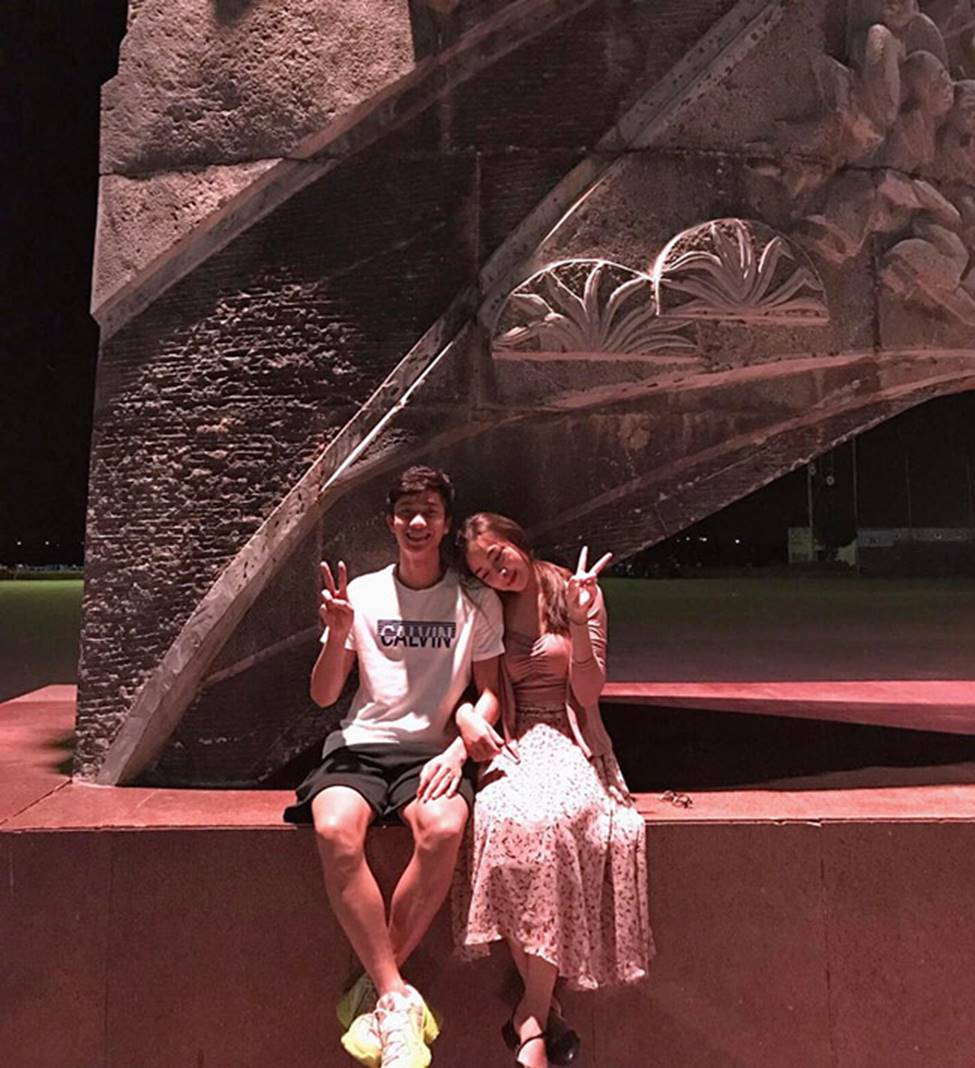 Phan Văn Đức có bóng hồng mới xinh đẹp, gợi cảm thế này đây!-1