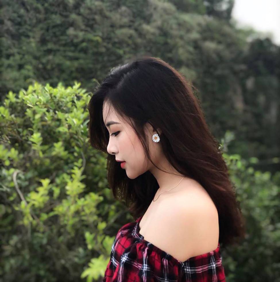 Phan Văn Đức có bóng hồng mới xinh đẹp, gợi cảm thế này đây!-11