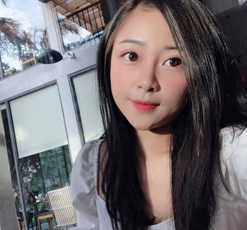 Phan Văn Đức có bóng hồng mới xinh đẹp, gợi cảm thế này đây!-16