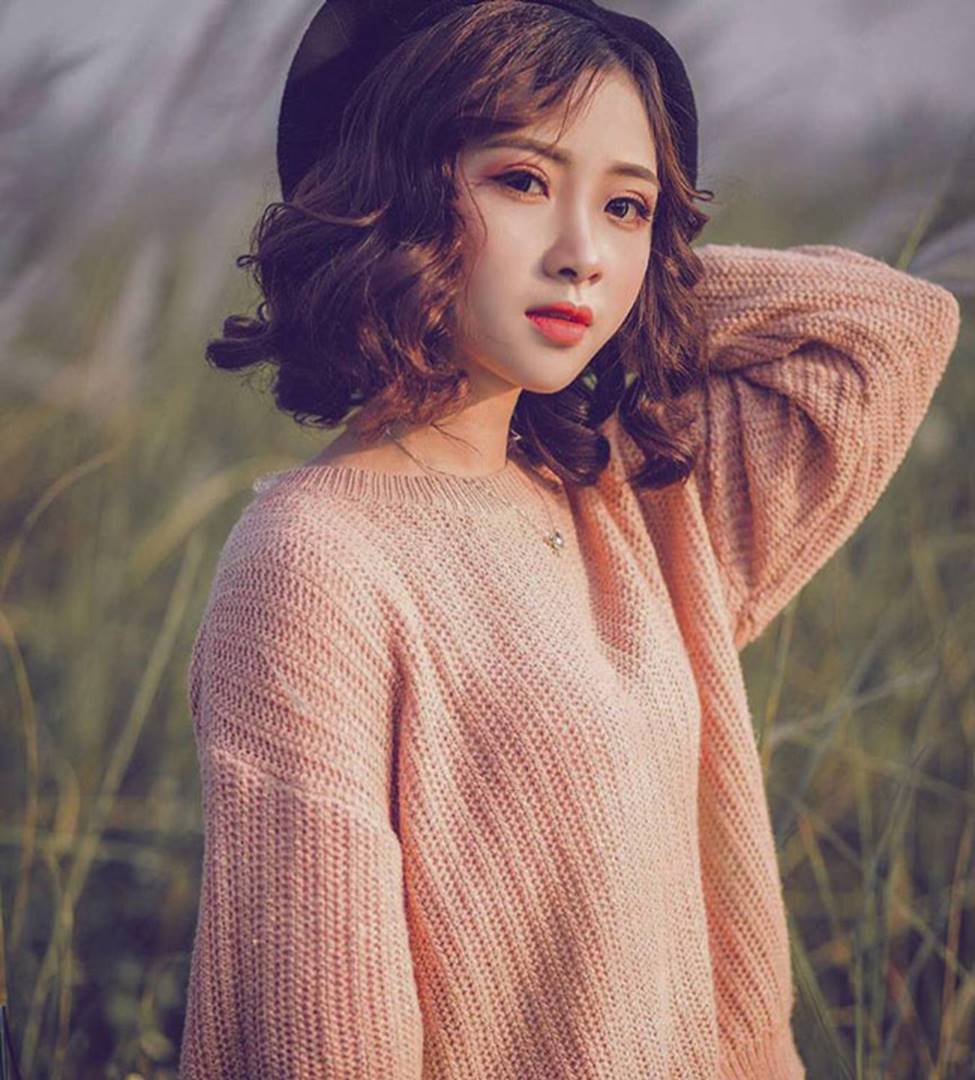 Phan Văn Đức có bóng hồng mới xinh đẹp, gợi cảm thế này đây!-17