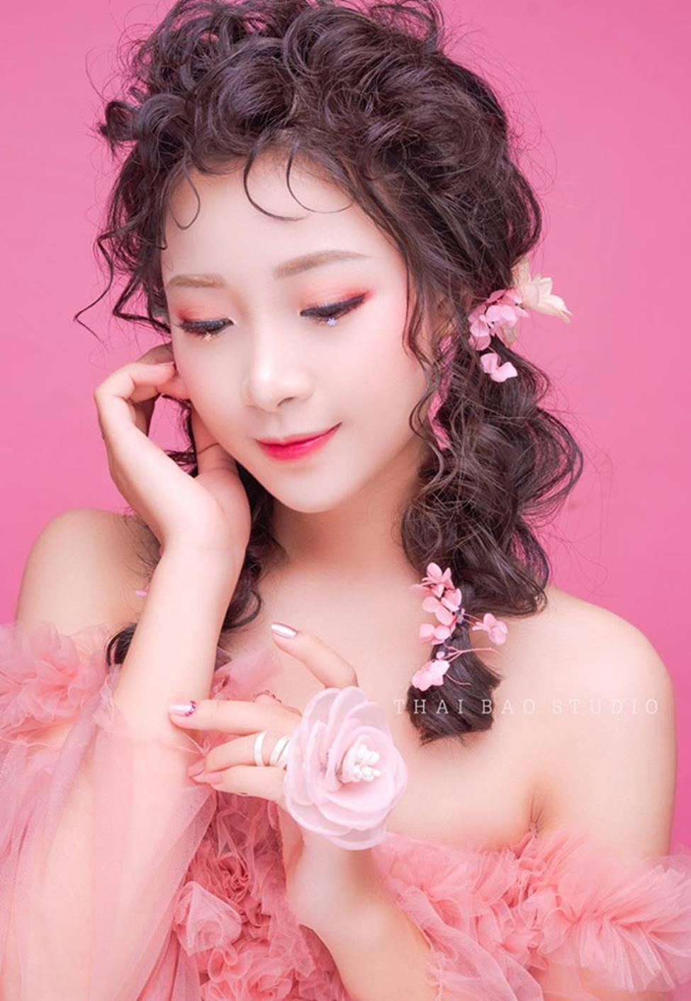 Phan Văn Đức có bóng hồng mới xinh đẹp, gợi cảm thế này đây!-18
