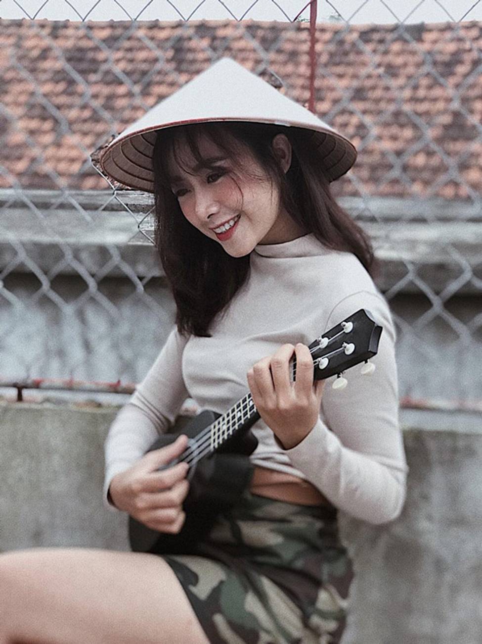 Phan Văn Đức có bóng hồng mới xinh đẹp, gợi cảm thế này đây!-6