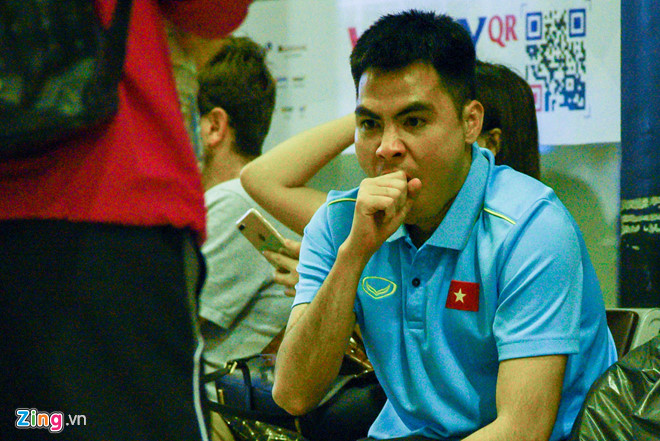 Nhiều tuyển thủ Việt Nam ngái ngủ trước giờ bay sang Indonesia-4