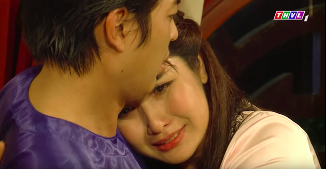 Tiếng sét trong mưa: Cảnh 18+ lại xuất hiện, Hạnh Nhi mặc áo hở hang, nửa đêm tìm con chồng ân ái-7