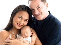 Vợ mới của chồng cũ diva Hồng Nhung lần đầu khoe mặt con trai mới chào đời