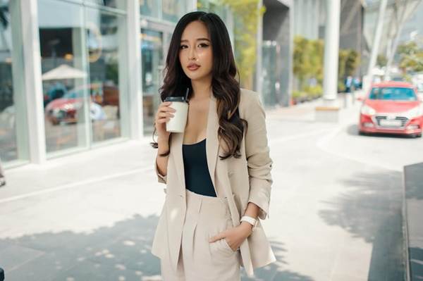 Minh Tú đốt mắt fans khi khoe body nóng bỏng với nội y ren xuyên thấu-11