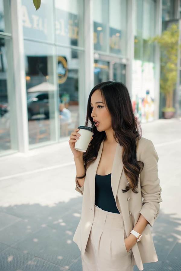 Minh Tú đốt mắt fans khi khoe body nóng bỏng với nội y ren xuyên thấu-10