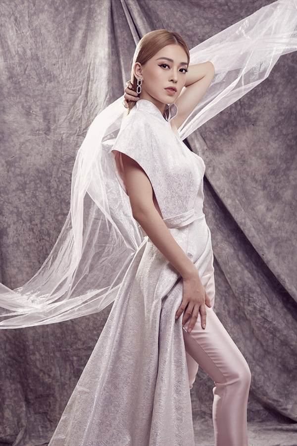 Minh Tú đốt mắt fans khi khoe body nóng bỏng với nội y ren xuyên thấu-12