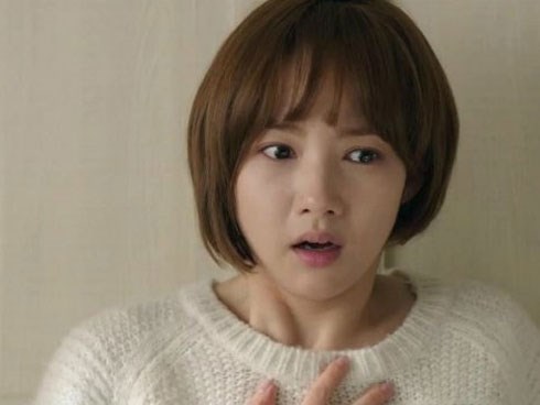 Nửa đêm khát nước xuống nhà, tôi chết đứng trước bí mật bị lộ tẩy của bố chồng giàu có