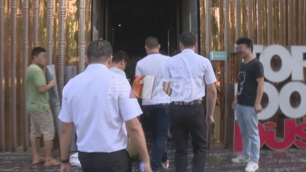 Con gái 14 tuổi bỏ học không về nhà ban đêm, mẹ âm thầm theo dõi và tình cờ cứu được nhiều người khiến ai cũng thán phục-5