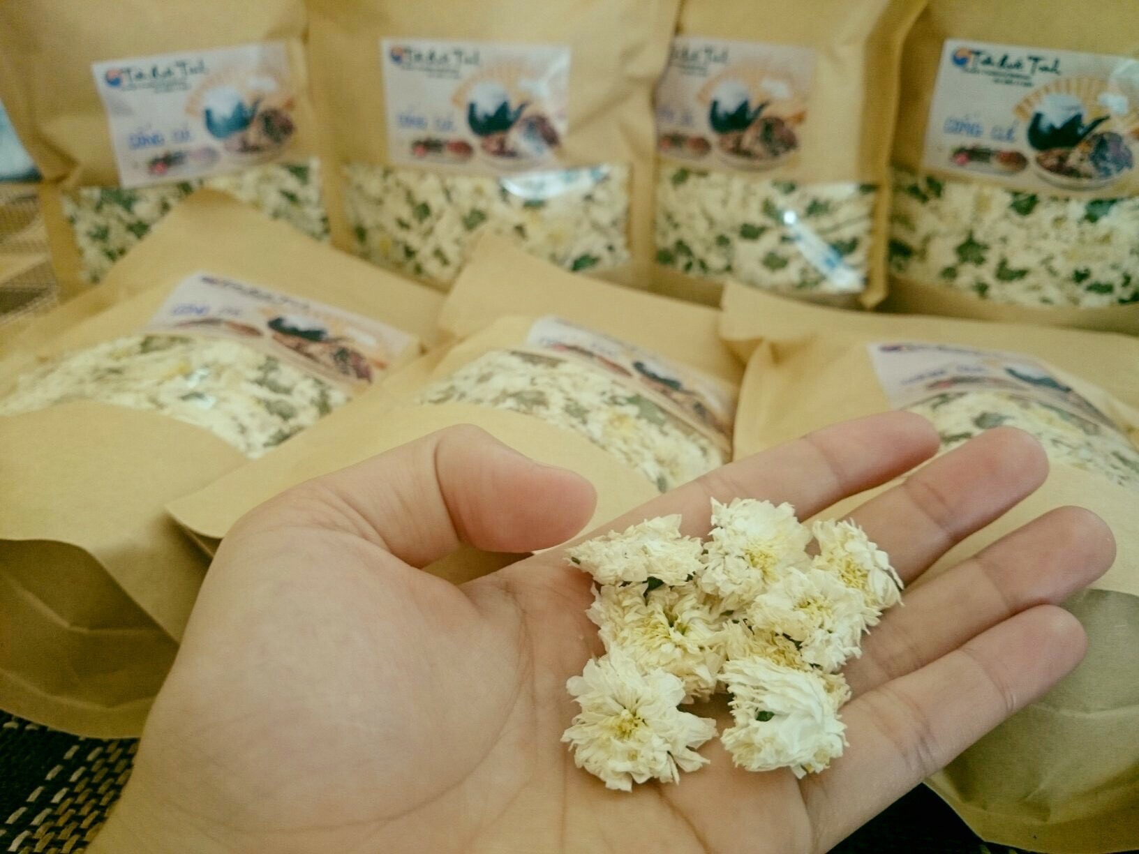 Trà hoa tiến vua, 2 triệu đồng/kg, nhà giàu uống dè từng bông-1