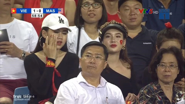Đã tìm ra danh tính nữ cổ động viên xinh đẹp trên khán đài trong trận Việt Nam - Malaysia-1