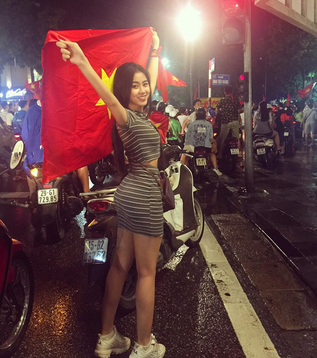 Đã tìm ra danh tính nữ cổ động viên xinh đẹp trên khán đài trong trận Việt Nam - Malaysia-16