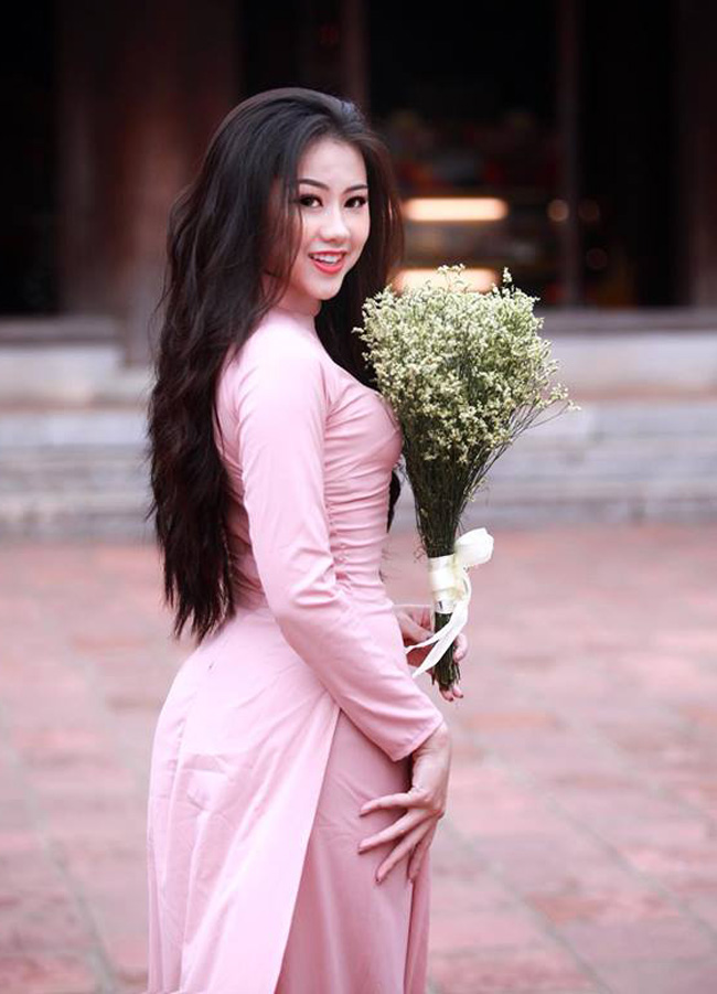 Đã tìm ra danh tính nữ cổ động viên xinh đẹp trên khán đài trong trận Việt Nam - Malaysia-18