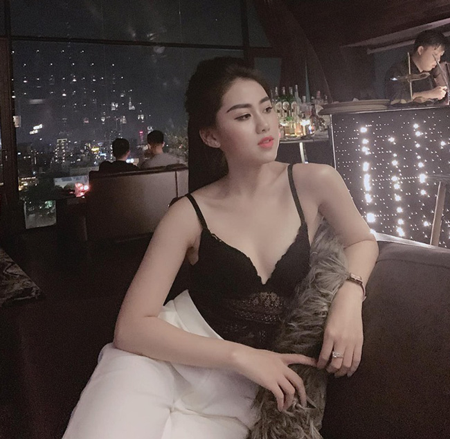 Đã tìm ra danh tính nữ cổ động viên xinh đẹp trên khán đài trong trận Việt Nam - Malaysia-19