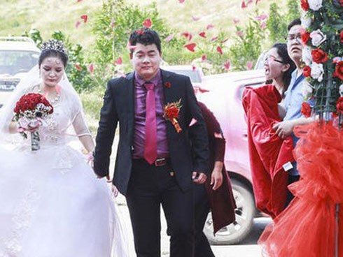 Vụ ly hôn hot nhất của năm: Nguyên nhân từ trận đấu của đội tuyển Việt Nam, chồng hì hục viết đơn vì một màn đấm đá