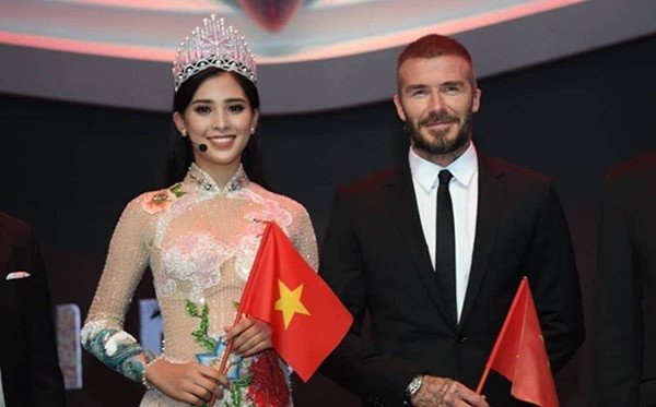Là Hoa hậu đẹp nhất Việt Nam, Tiểu Vy vẫn khổ sở vì lộ nội y kém duyên dáng-4