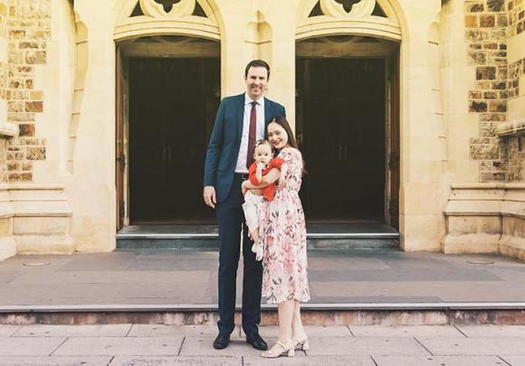 Dự đám cưới em họ ở Úc, Lan Phương cùng con gái khoe sắc rực rỡ-1