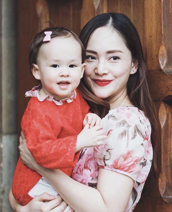 Dự đám cưới em họ ở Úc, Lan Phương cùng con gái khoe sắc rực rỡ-9