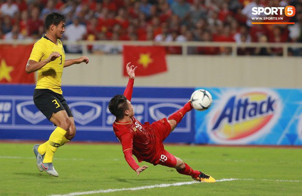 Sau chiến thắng trước Malaysia, Quang Hải ngay lập tức khoe người phụ nữ của đời mình khiến fangirl đổ rạp!-1